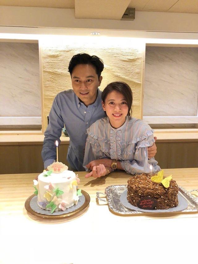 袁咏仪年轻素颜马尾超清曝光，穿“马海毛”毛衣依偎张智霖