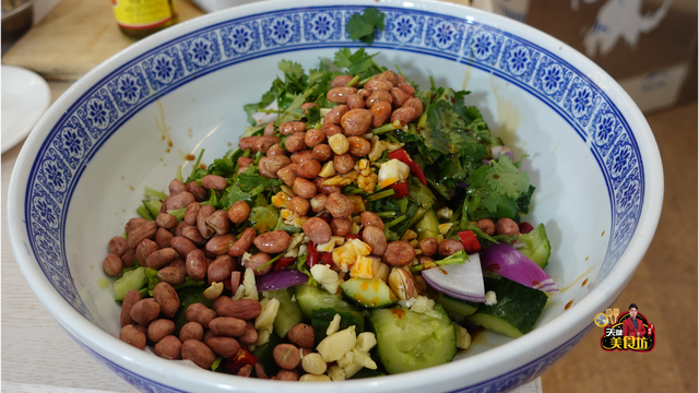 洋葱黄瓜凉拌的做法，凉拌洋葱黄瓜的做法（教你美味的拍黄瓜做法）