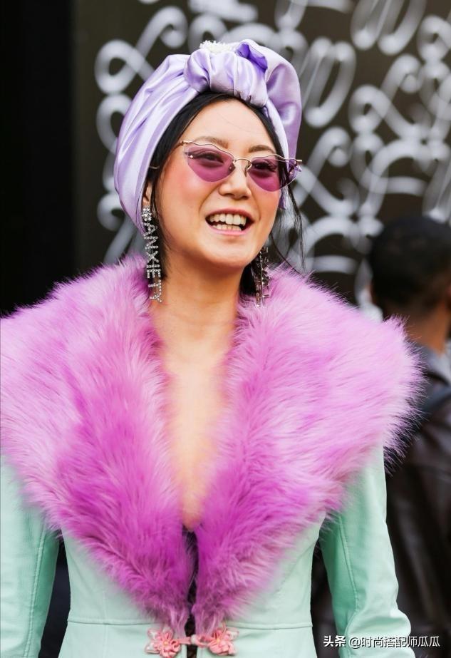 发带怎么带不会掉，发带怎么带才不会掉（这个春天学会用“发带”凹造型）