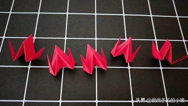 叠五角星的步骤图片，怎样折五角星方法图解（用彩纸折个立体五角星）