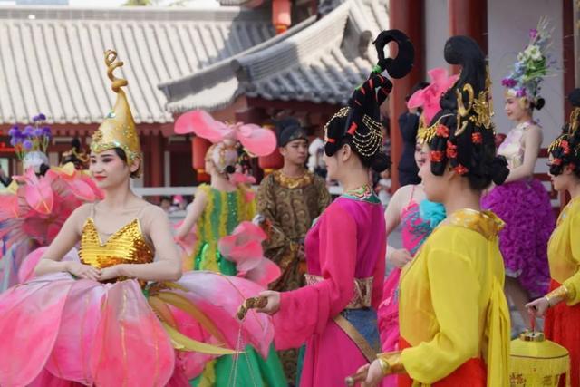 芙蓉园游玩攻略，大唐芙蓉园如何玩（这个周末在芙蓉园里感受不一样的“骑”妙世界）