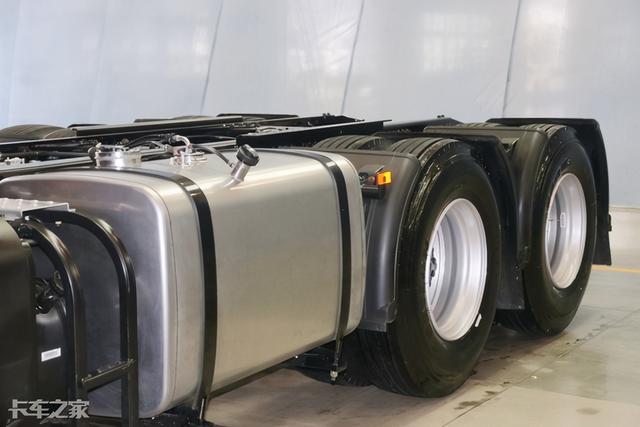 m100甲醇汽油，甲醇汽油怎么样（吉利M100甲醇重卡35万起售）