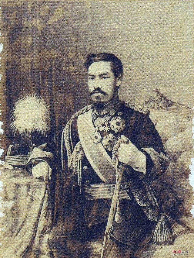 日本天皇一览表（近代历届日本天皇）