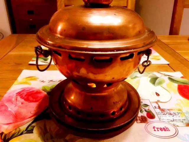 酸菜火锅的做法，羊蝎子酸菜火锅做法（在家做饭系列：酸菜什锦火锅）