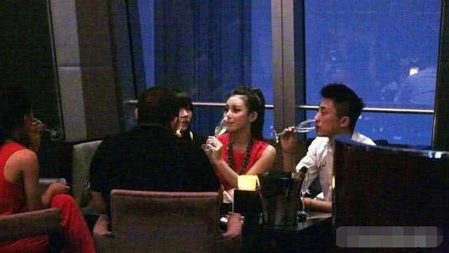 单车女孩，微信头像，单车女孩（不愿坐自行车笑”的拜金女）