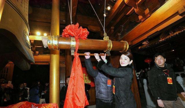 点香头是什么，点香头是什么人（大年初一烧头香，你怎么看）