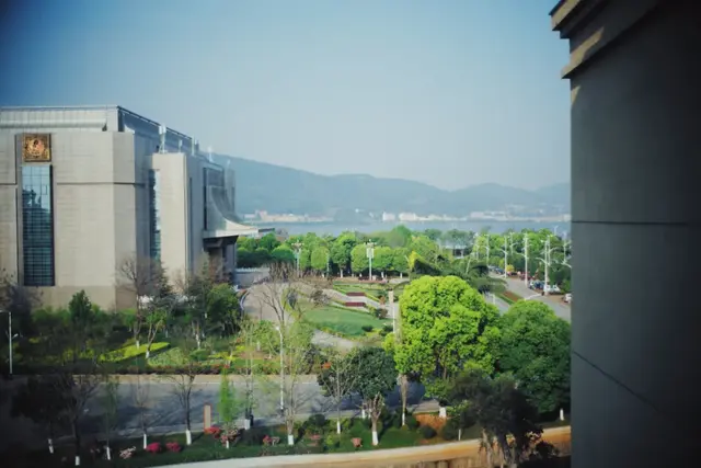 昆明周边好玩的地方，昆明周边好玩的地方有哪些（来到四季如春的昆明）