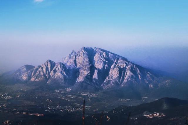 五岳中的中岳是什么山，五岳中的中岳是指哪座山（中国唯一的神岳）