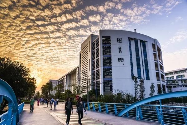 广州民航职业技术学院学费，2021年广州民航职业技术学院各专业学费_学费多少钱一年（—学思行高考志愿填报）