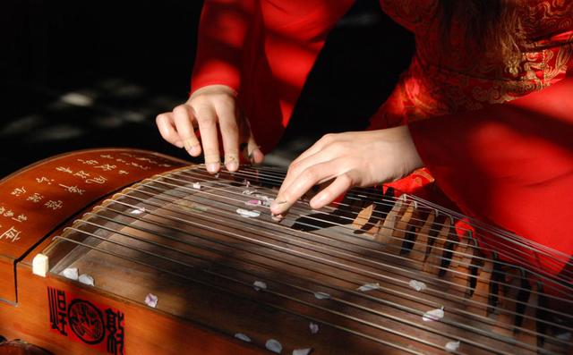 古琴的7根琴弦各有什么不同，常见的古琴有几根弦（古琴到底是什么琴）