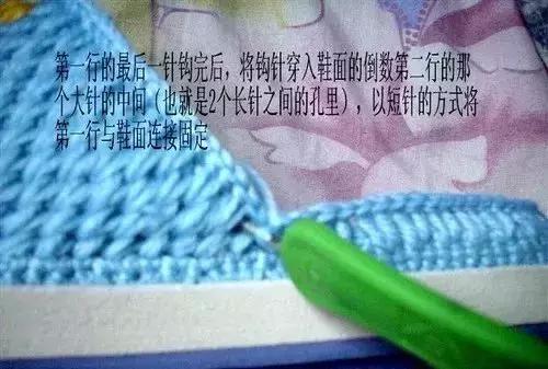 怎么钩毛线拖鞋，学钩毛线拖鞋视频教程（钩针编织的蝴蝶图案的棉拖鞋）