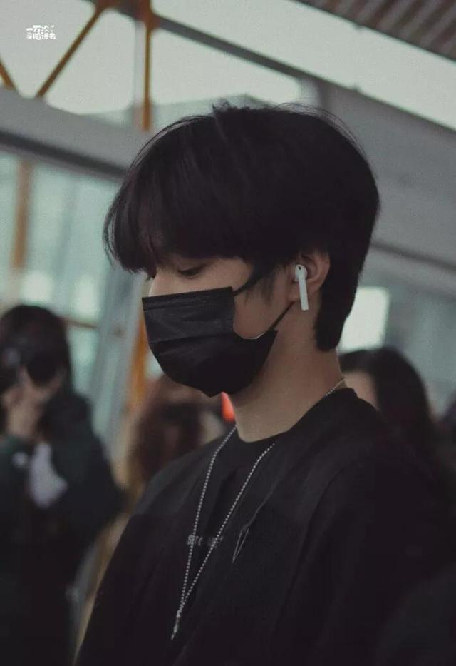 刘耀文头像女生专用，刘耀文｜帅且自知的靓仔微信（壁纸加头像）