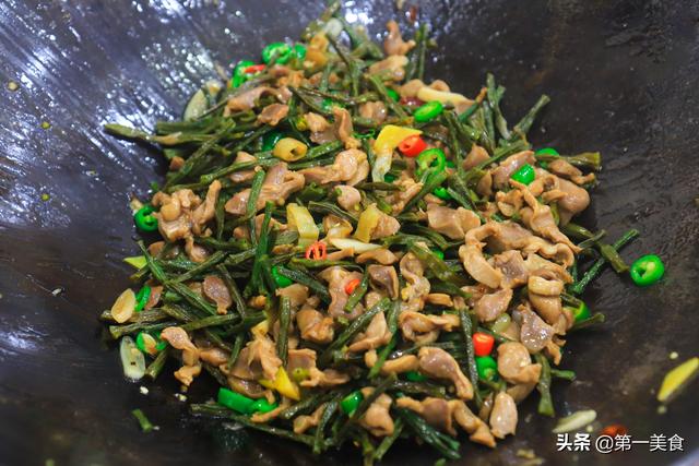 干豆角要泡多久，干豆角如何泡发（大厨教你做一道干豆角超级镇）