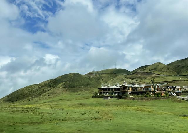 贵州必去十大景点，贵州旅游必去十大景点推荐（贵州旅行可去的十大景点）