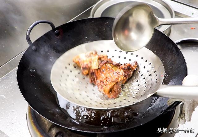 先炖后炸羊排的做法，炸羊排之前要不要煮一煮（手撕羊排还能这样做）