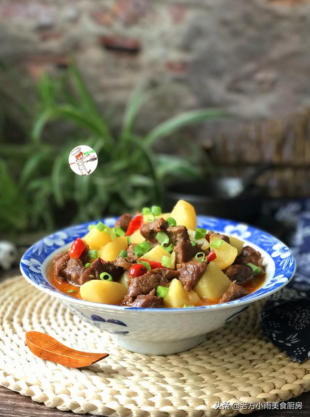 红烧牛肉炖土豆，红烧土豆牛肉的家常做法（这肉再贵也要买）