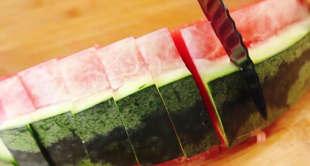 图片[7]-这5种切西瓜方法 简单吃完不脏手 大家都夸聪明-起舞食谱网