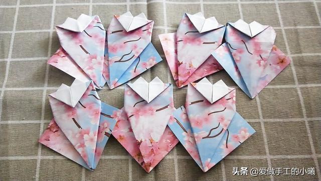 最简单的雨伞折纸方法图解，折纸教程：带爱心的小花伞
