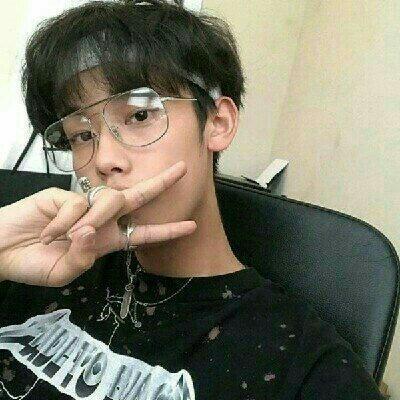 Collapse.微信昵称（崩溃）网名，Collapse.微信昵称（崩溃）微信昵称（绚烂奢华高级的男生英文昵称简短耀眼-可爱点）