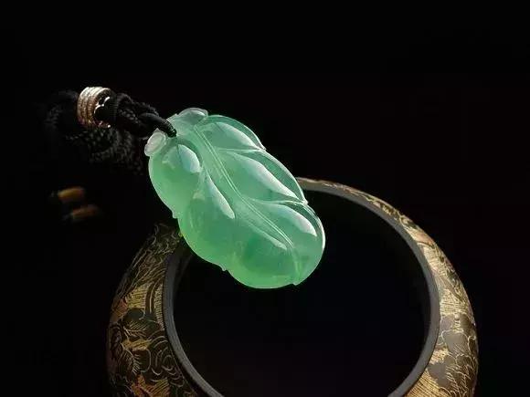 怎么判断玉已经戴活了,到底什么是“死玉” 怎么判断玉已经戴活了,到底什么是“死玉”