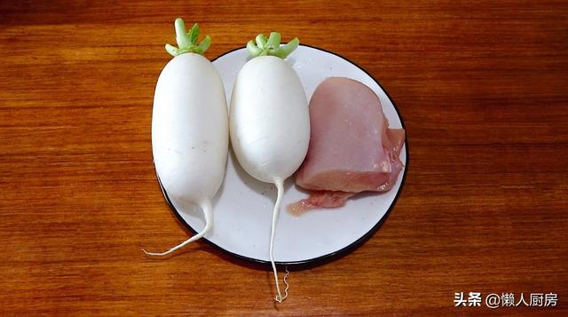 水煮丸子的做法猪肉丸子，丸子汤怎么做好吃又简单（鸡脯肉做丸子吃着太柴）