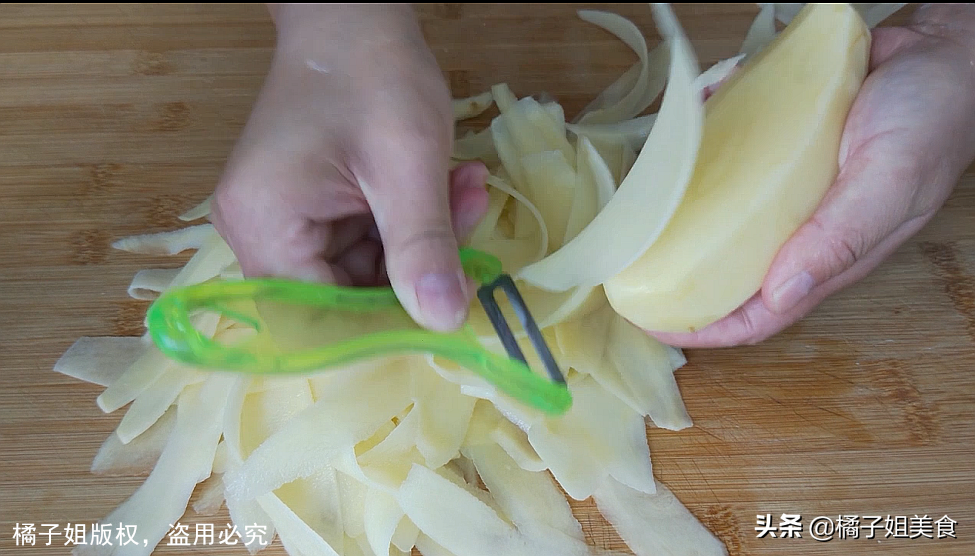 图片[2]-【凉拌土豆片】做法步骤图 香辣美味 3分钟就能上桌-起舞食谱网