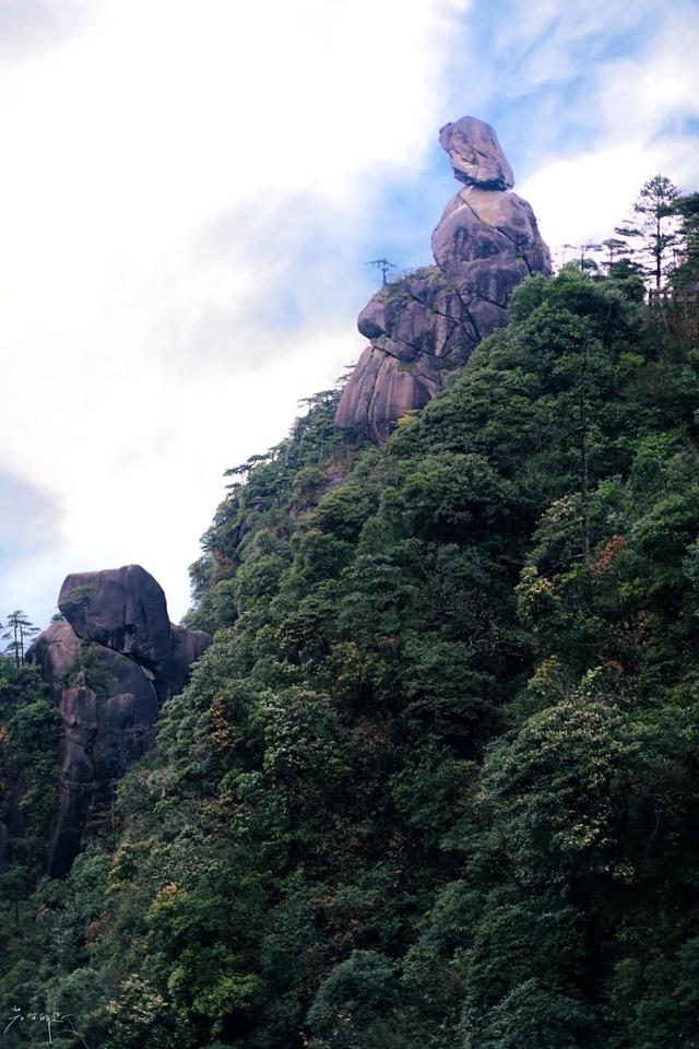 江西三清山风景区，三清山是几A级风景区（小雨初歇的江西三清山）