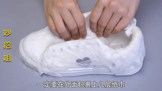 白鞋子洗后发黄有什么办法变白，鞋边发黄用84消毒液可以吗（白鞋发黄变脏别用水洗）