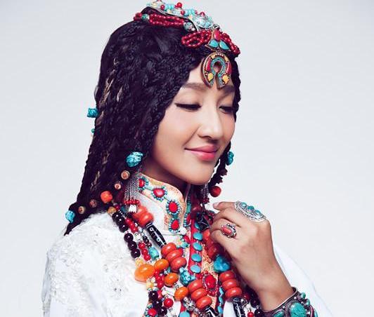 绿松石价格上万元一克图片，极品绿松石到底得多少钱一克（刘嘉玲、许晴都爱的绿松石）