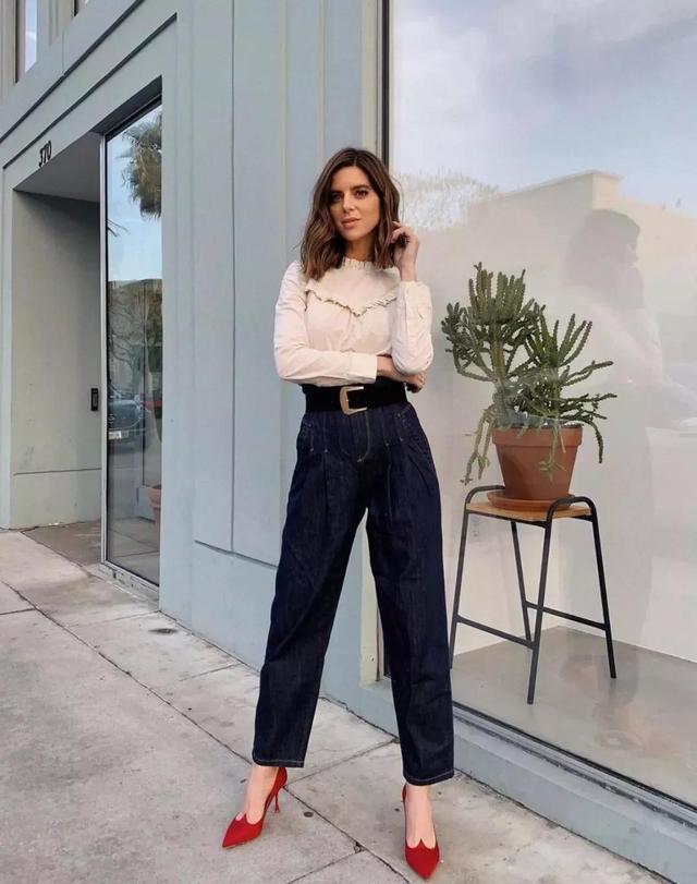 如何搭配职业装，职业装怎样搭配（搭配上都要注意以下2点）