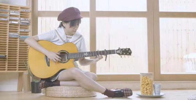 吉他怎么拿，吉他应该怎么选（吉他初学者需要避开的十个坑）