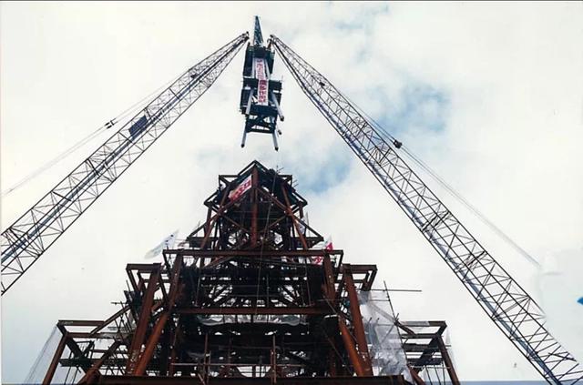 上海金茂大厦多少层，金茂大厦多少米（上海金茂大厦迎来20岁生日）