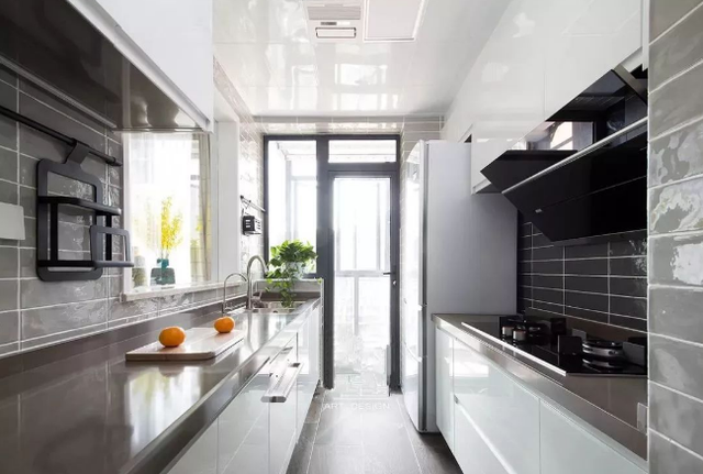 厨房灶台台面用什么材料好 厨房灶台用不锈钢好还是大理石好,厨房灶台