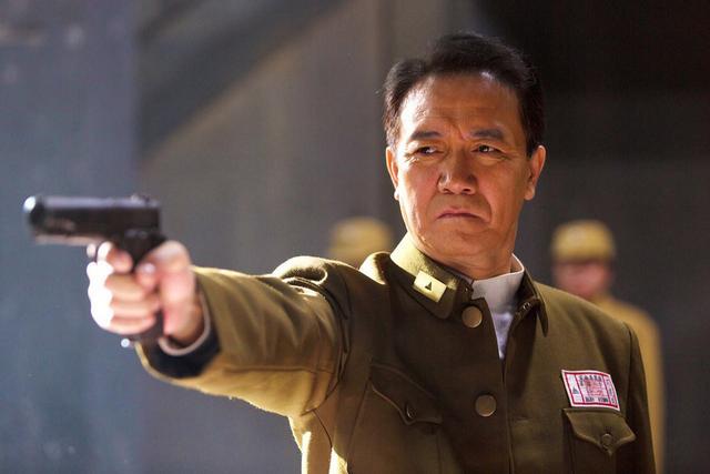 该剧讲述了以邮差身份潜伏的徐仲良,与国民党,日军为了争夺情报而展开