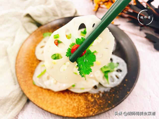 凉拌莲藕怎样又白又脆，凉拌藕片怎么做才会又脆又白（藕洁白脆嫩不发黑）