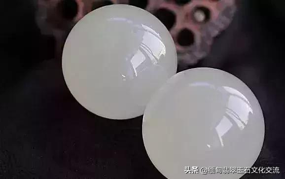 钠长石玉还叫什么玉，钠长石玉是翡翠吗（1000元以内4种最值得入手的高性价比美玉）