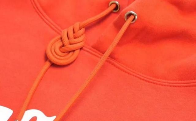 卫衣带子系法，蝴蝶结卫衣带子系法（今年最流行的卫衣绳子打结法）