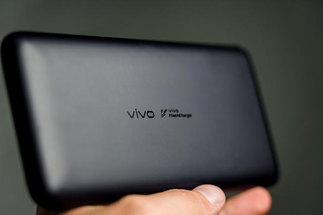 vivo手机突然充不进去电怎么办，vivo手机充不上电怎么办（出门在外再也不用当心手机没电了）