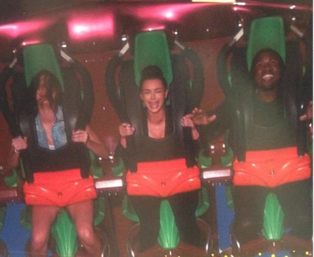 欧美闺蜜头像微信，欧美闺蜜头像（卡戴珊与小13岁男伴甜蜜牵手）