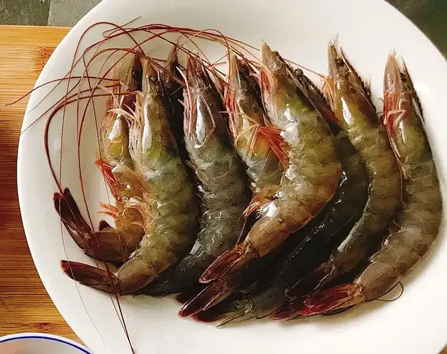 虾头怎么熬虾油，虾头如何做出虾油（鲜美无比胜螃蟹）