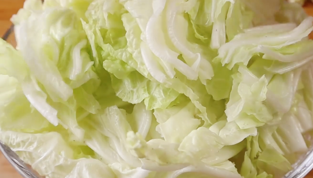 圖片[2]-【白菜豬肉燜面】做法步驟圖 家人隔天就想吃 家里面條都不夠-起舞食譜網(wǎng)