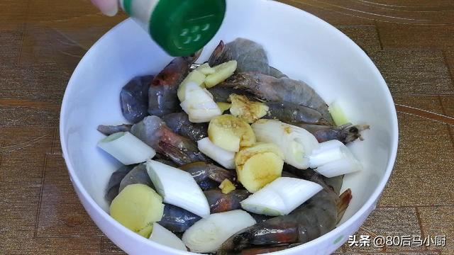 椒盐虾的做法，老人小孩都爱吃（椒盐虾的做法家常）