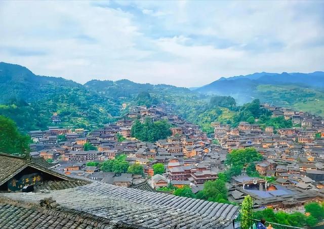 贵州必去十大景点，贵州旅游必去十大景点推荐（贵州旅行可去的十大景点）