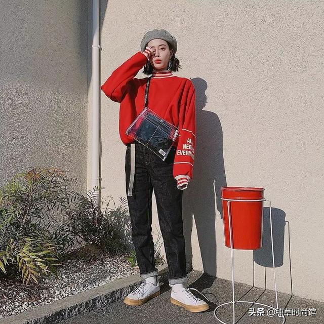 透明校服这样穿可以避免尴尬，透明校服这样穿可以避免尴尬嘛（这3种风格美呆了）