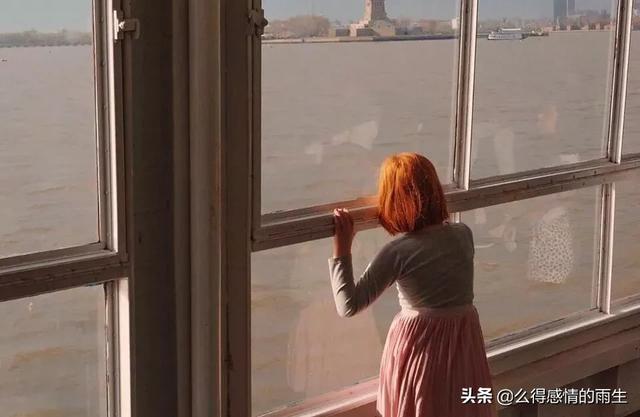 感性的句子，感性的句子经典语录（10个句子送给情感迸发的你）