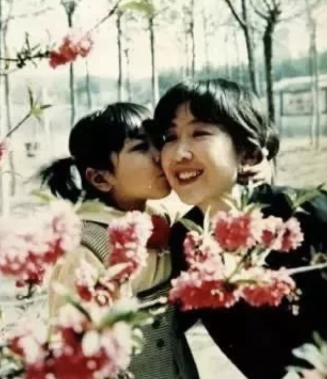 唐国强两段情：前妻除夕夜自杀，二婚娶小12岁妻子，成人生赢家