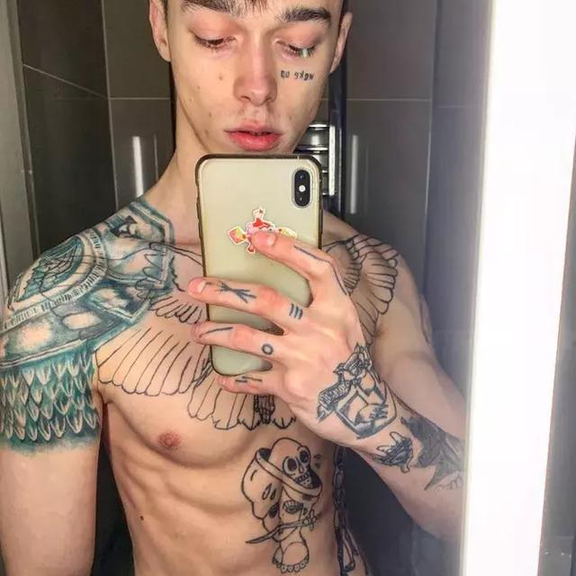 纹身男头像微信，纹身男头像（Trautvein脸上有Wake）