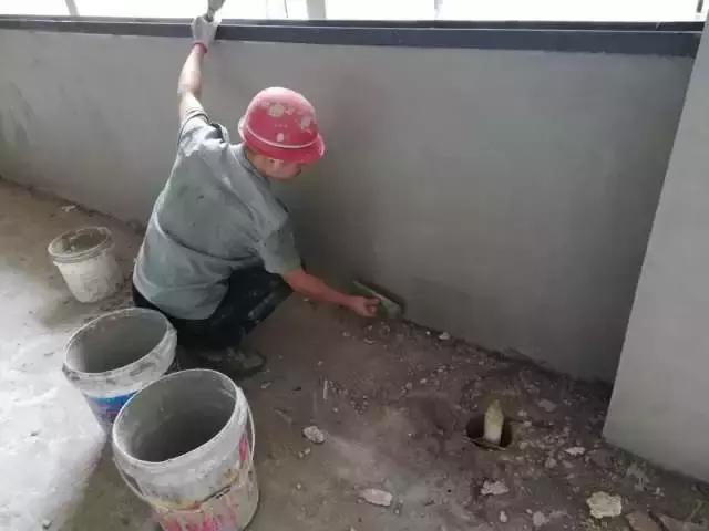 介绍防水腻子的施工工艺及与普通腻子的区别之处，普通腻子和防水腻子（防水腻子与耐水腻子）