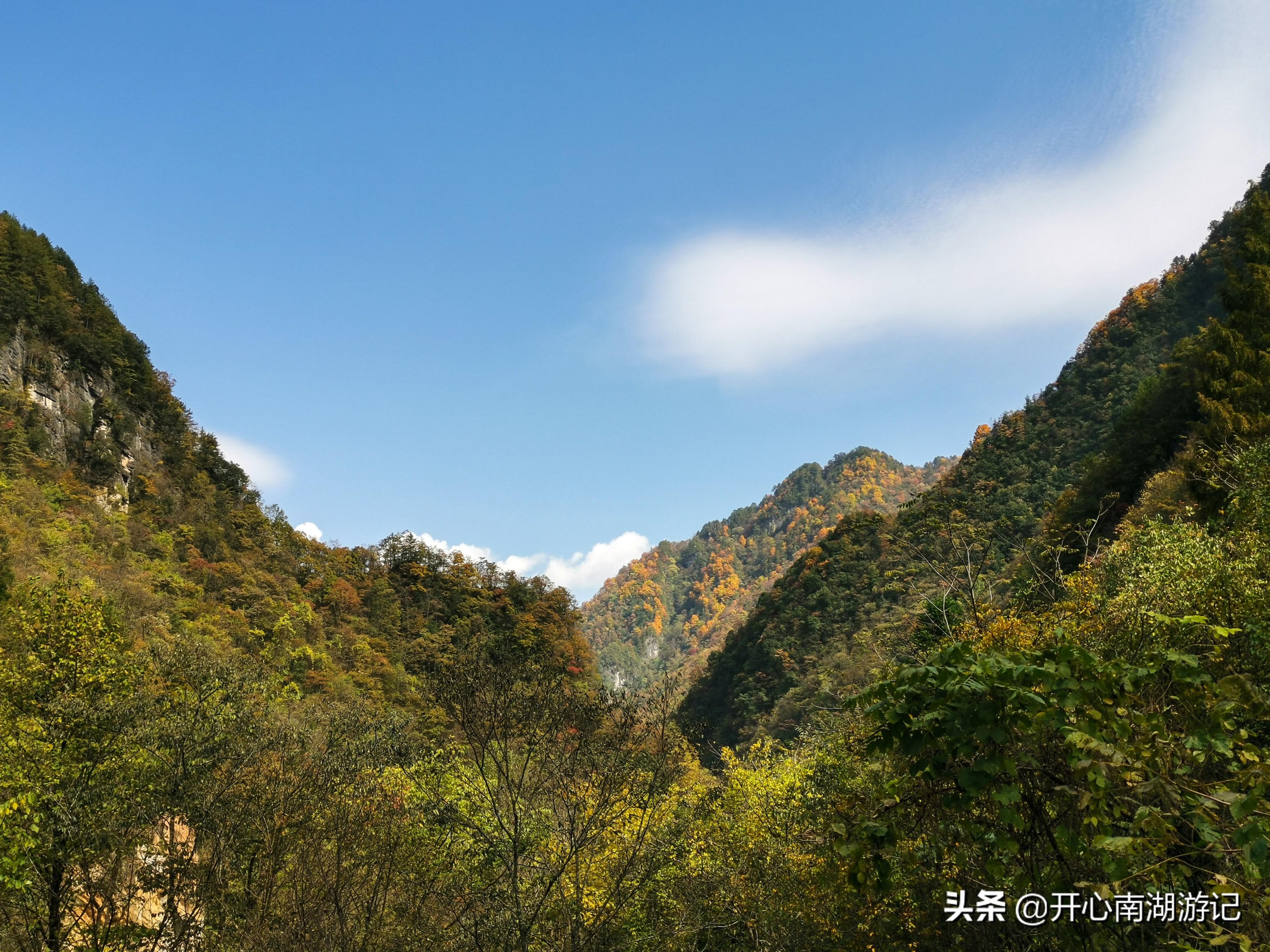 官门山景区位于香溪源景区与天生桥景区之间.