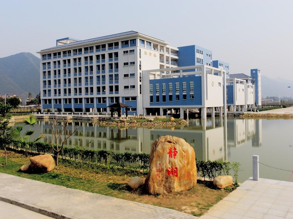 为肇庆医学高等专科学校,广东省唯一独立建制的公办医学高等专科学校